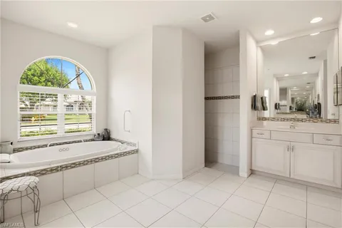 $1,350,000 | 10815 Phoenix Way, Naples, FL 34119