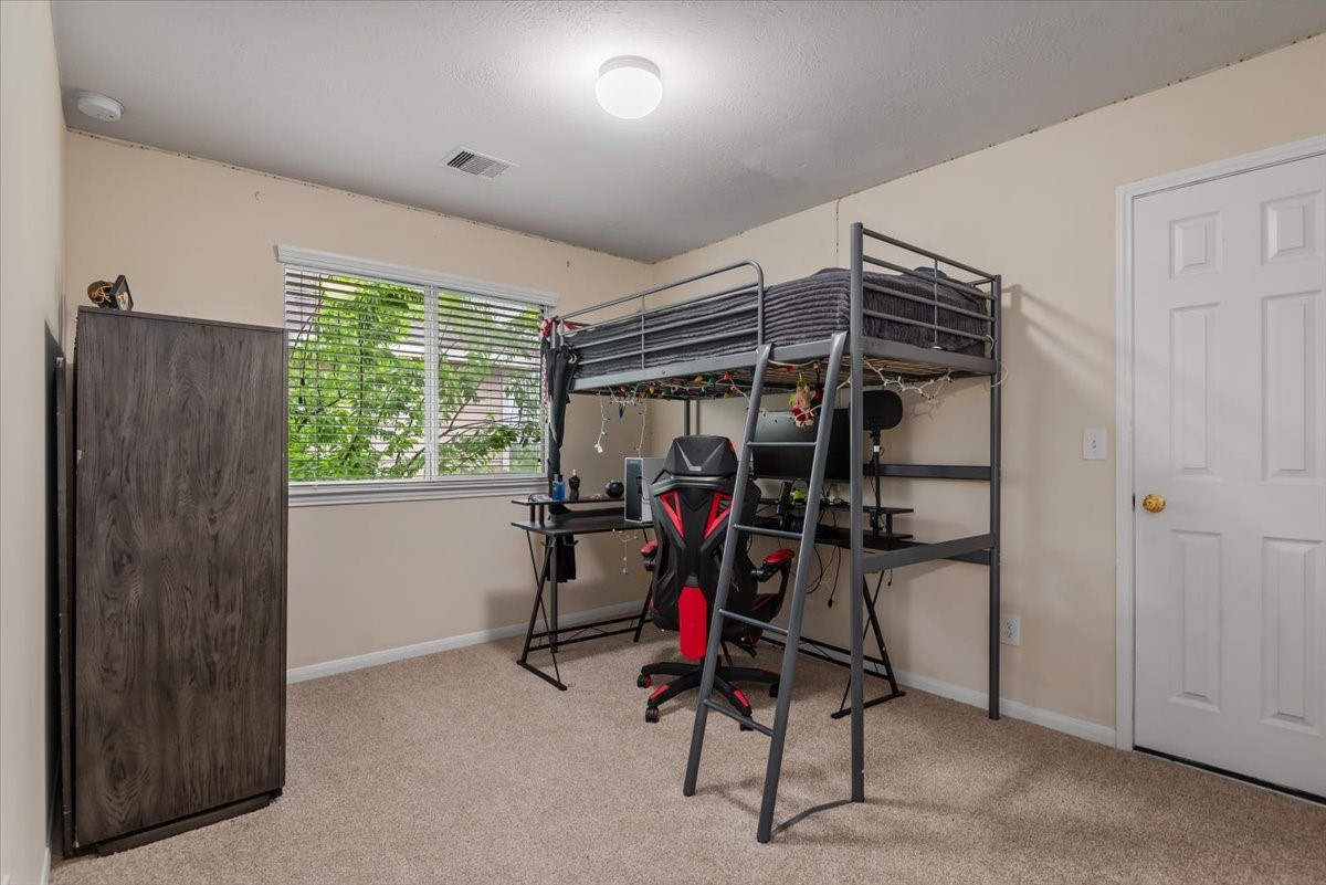 1827 Stieler Drive Houston, TX 77049 - Photo 27 of 39 Upstairs bedroom 3