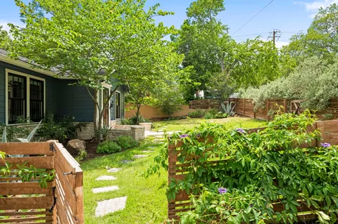 $875,000 | 3811 Cherrywood Road, Austin, TX 78722