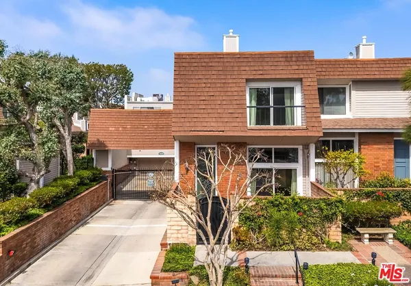 $5,700 | 13011 Mindanao Way, Unit 1, Marina del Rey, CA 90292