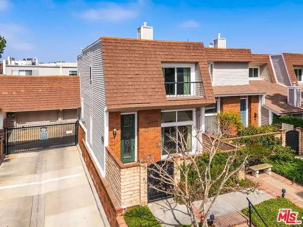 $5,700 | 13011 Mindanao Way, Unit 1, Marina del Rey, CA 90292