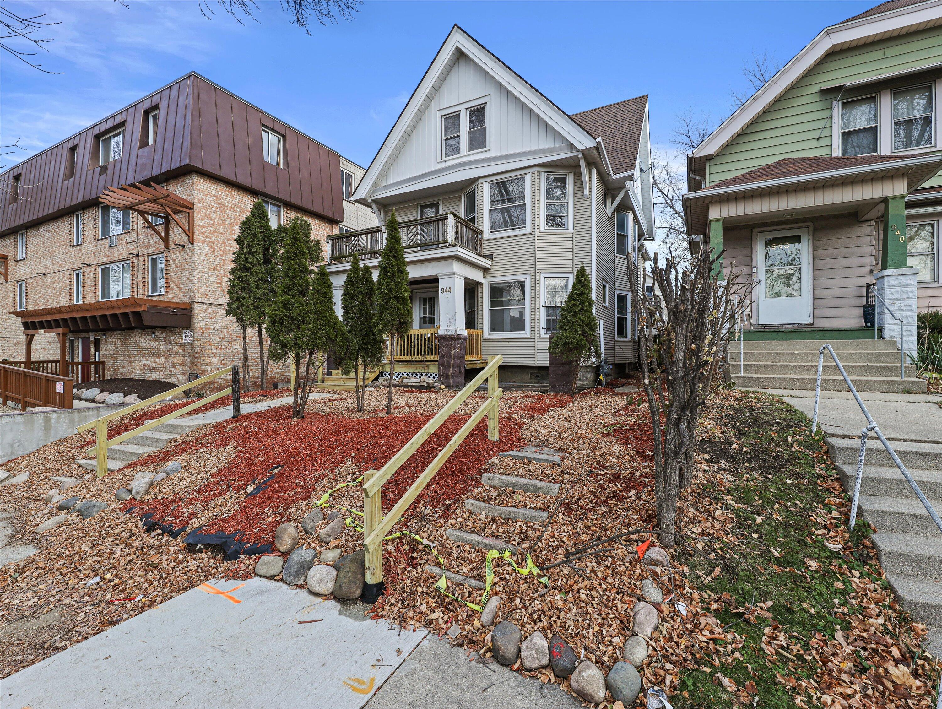 944 North 37th Street, Unit 946 Milwaukee, WI 53208 - Photo 3 of 16 2-IMG_3163