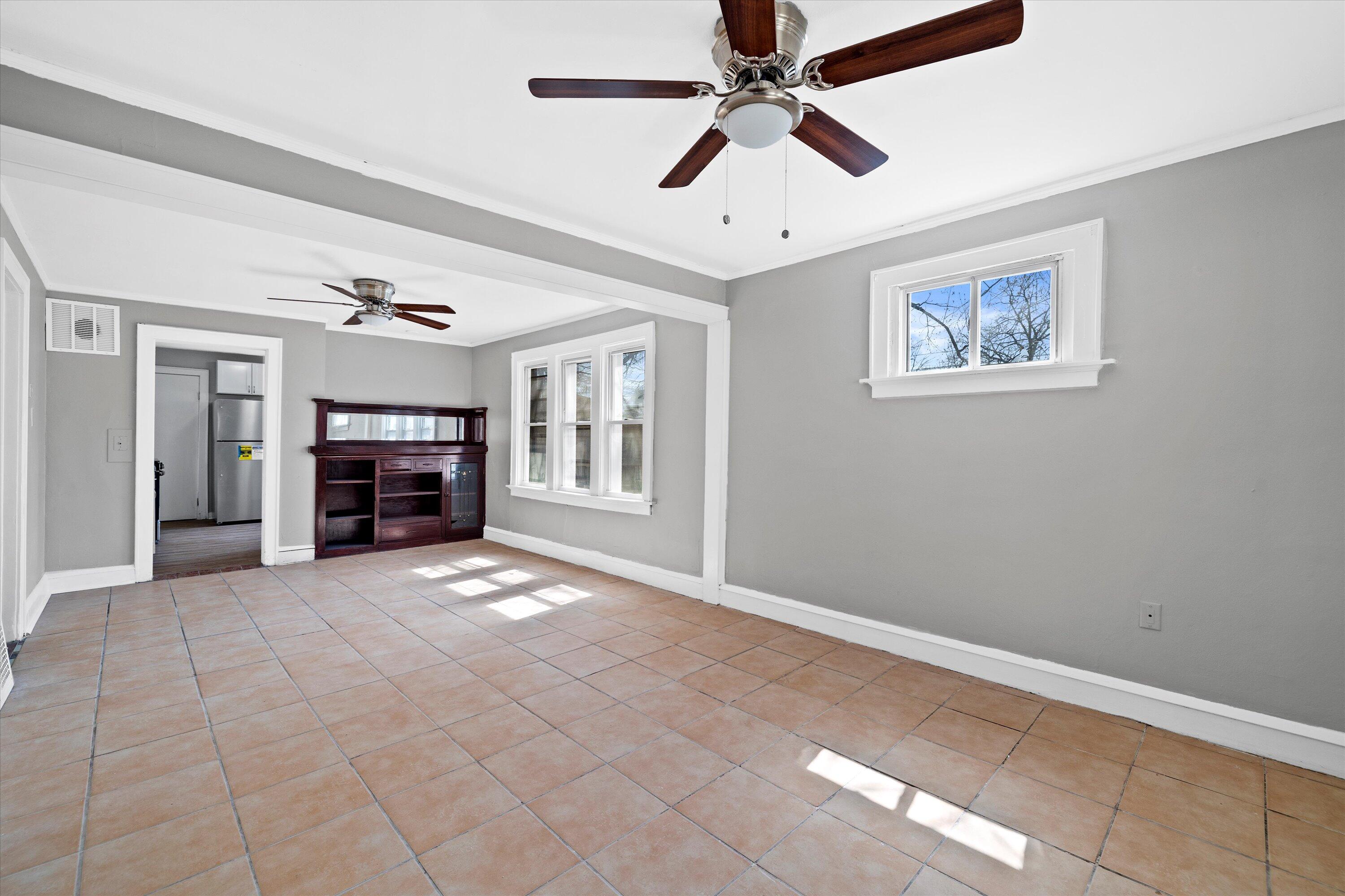 944 North 37th Street, Unit 946 Milwaukee, WI 53208 - Photo 9 of 16 09-JEFF9427