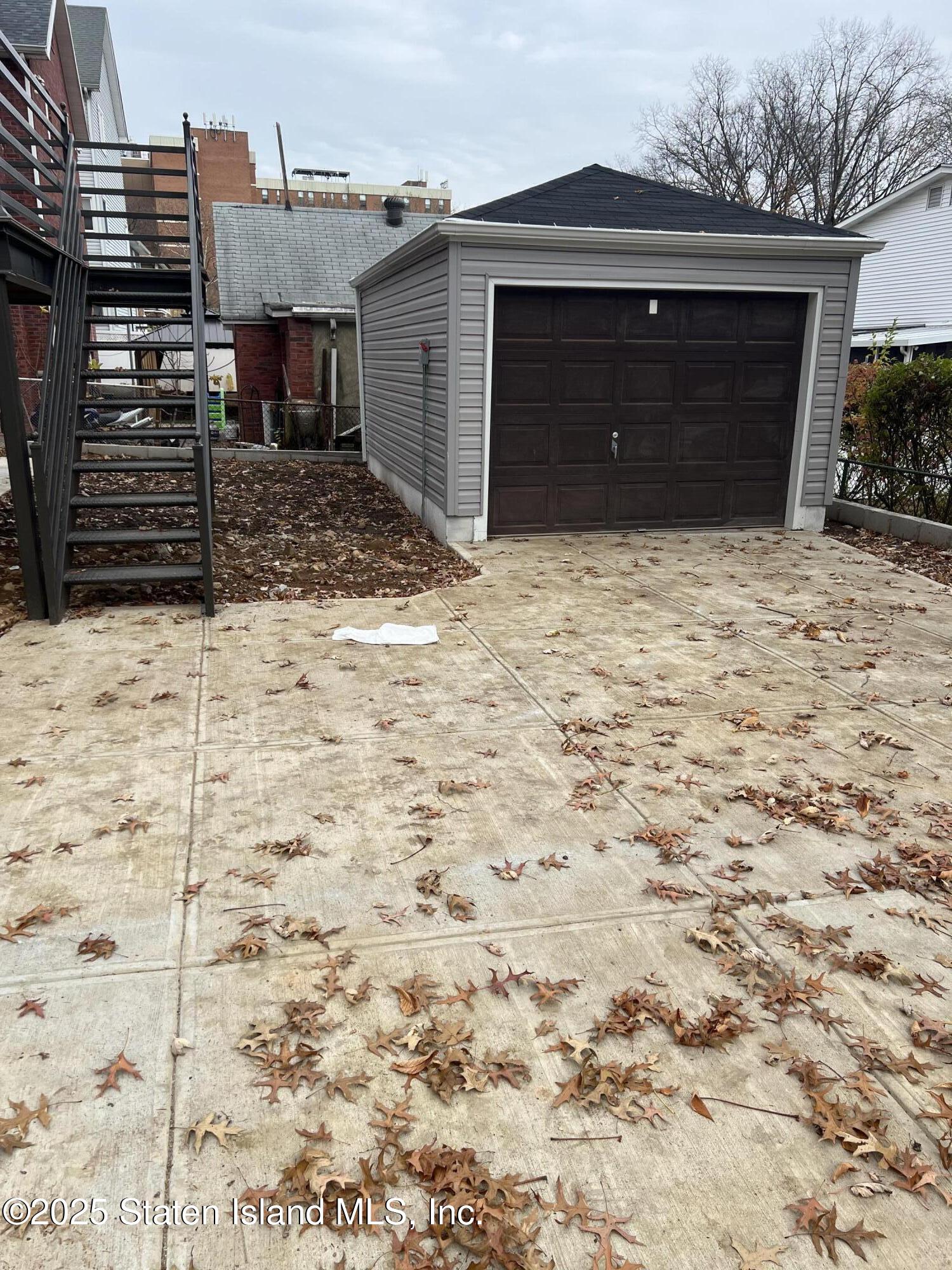 32 Remsen Street Staten Island, NY 10304 - Photo 38 of 41 a front view of a house with a yard