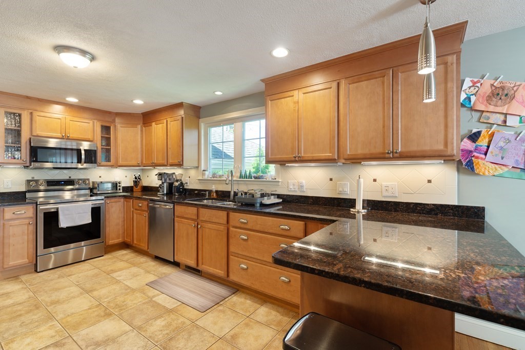 16 Emily Road Framingham, MA 01701 - Photo 15 of 42 Gallery Image 15