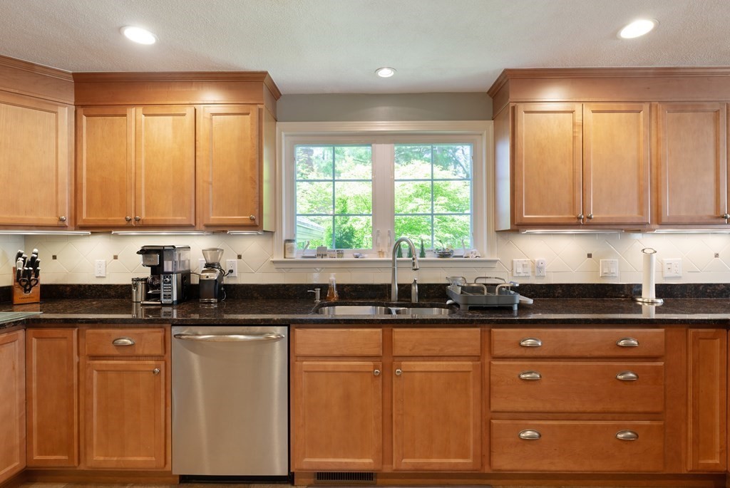 16 Emily Road Framingham, MA 01701 - Photo 17 of 42 Gallery Image 17