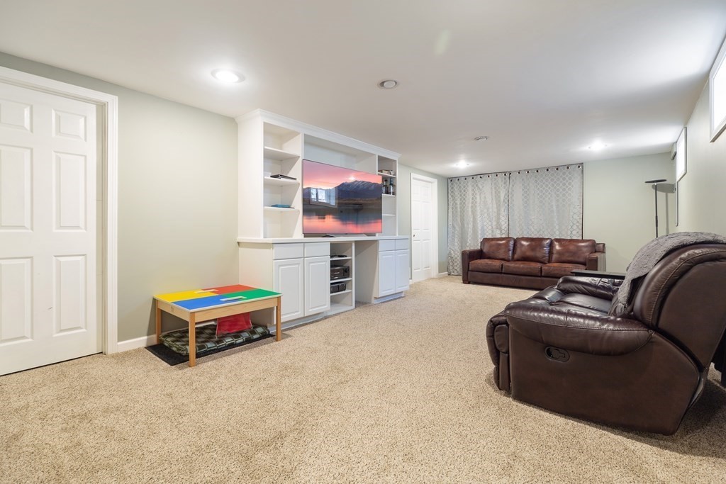 16 Emily Road Framingham, MA 01701 - Photo 29 of 42 Gallery Image 29