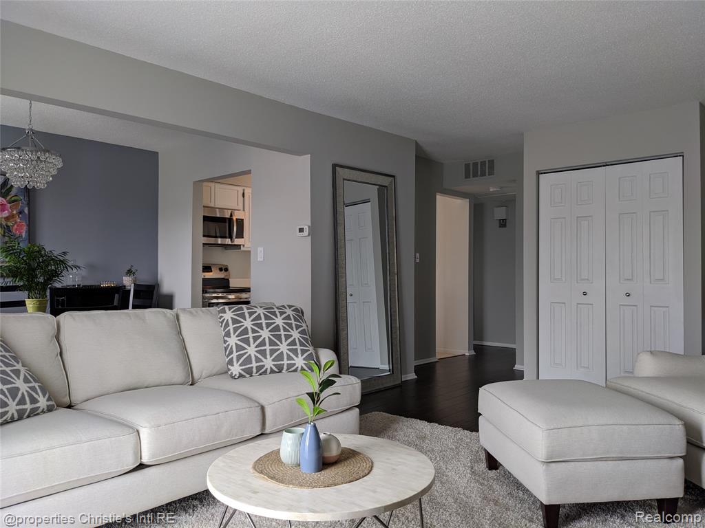 1514 Normandy Road, Unit 203 Royal Oak, MI 48073 - Photo 5 of 29