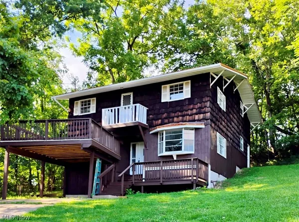 $225,000 | 2526 Valley View Drive, Belpre, OH 45714