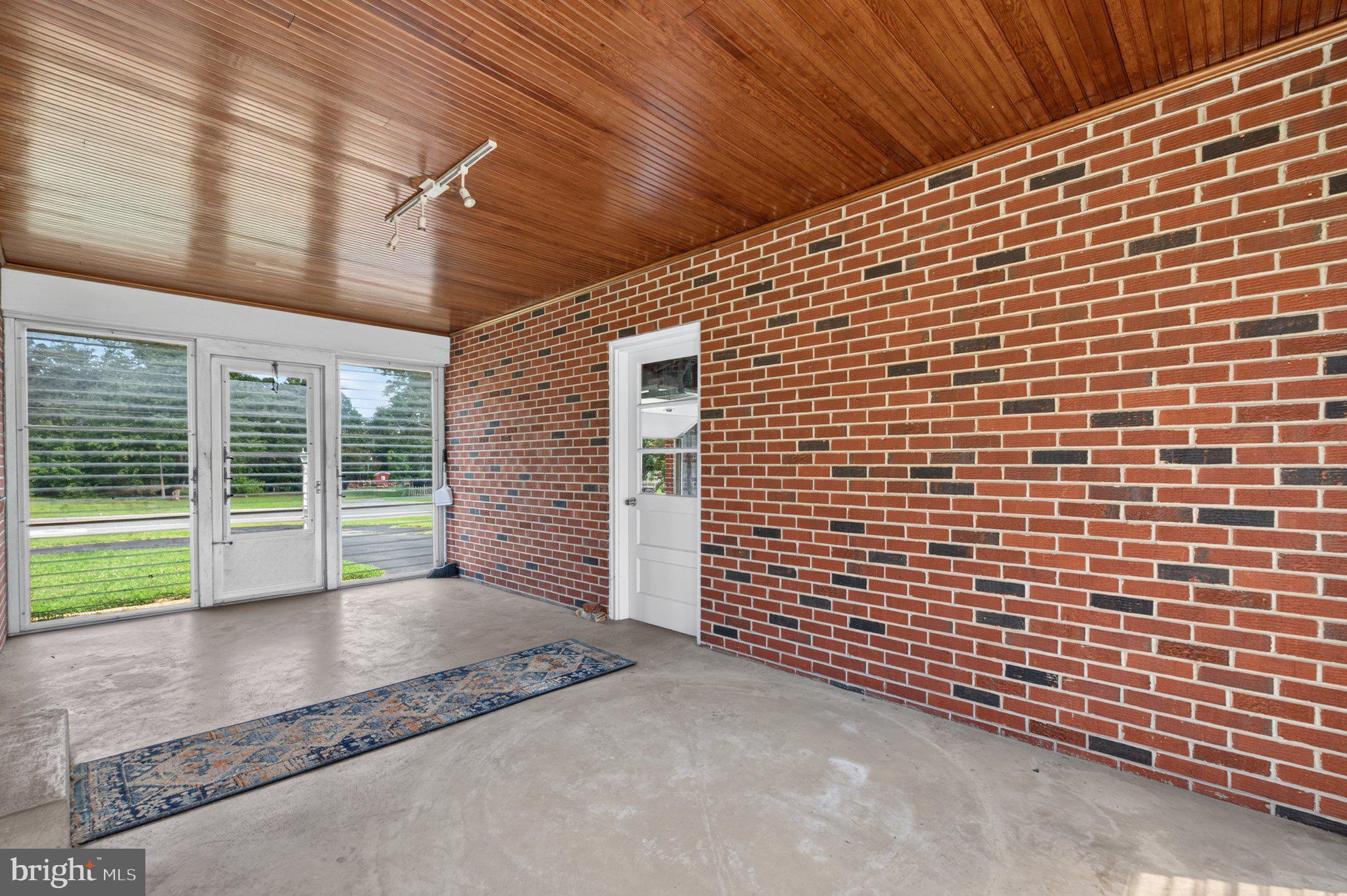 571 Salem Church Road Newark, DE 19702 - Photo 26 of 44 Vestibule area