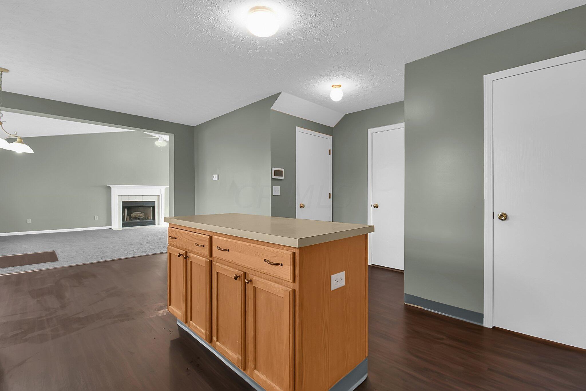 3379 Retriever Road Columbus, OH 43232 - Photo 12 of 34 Kitchen