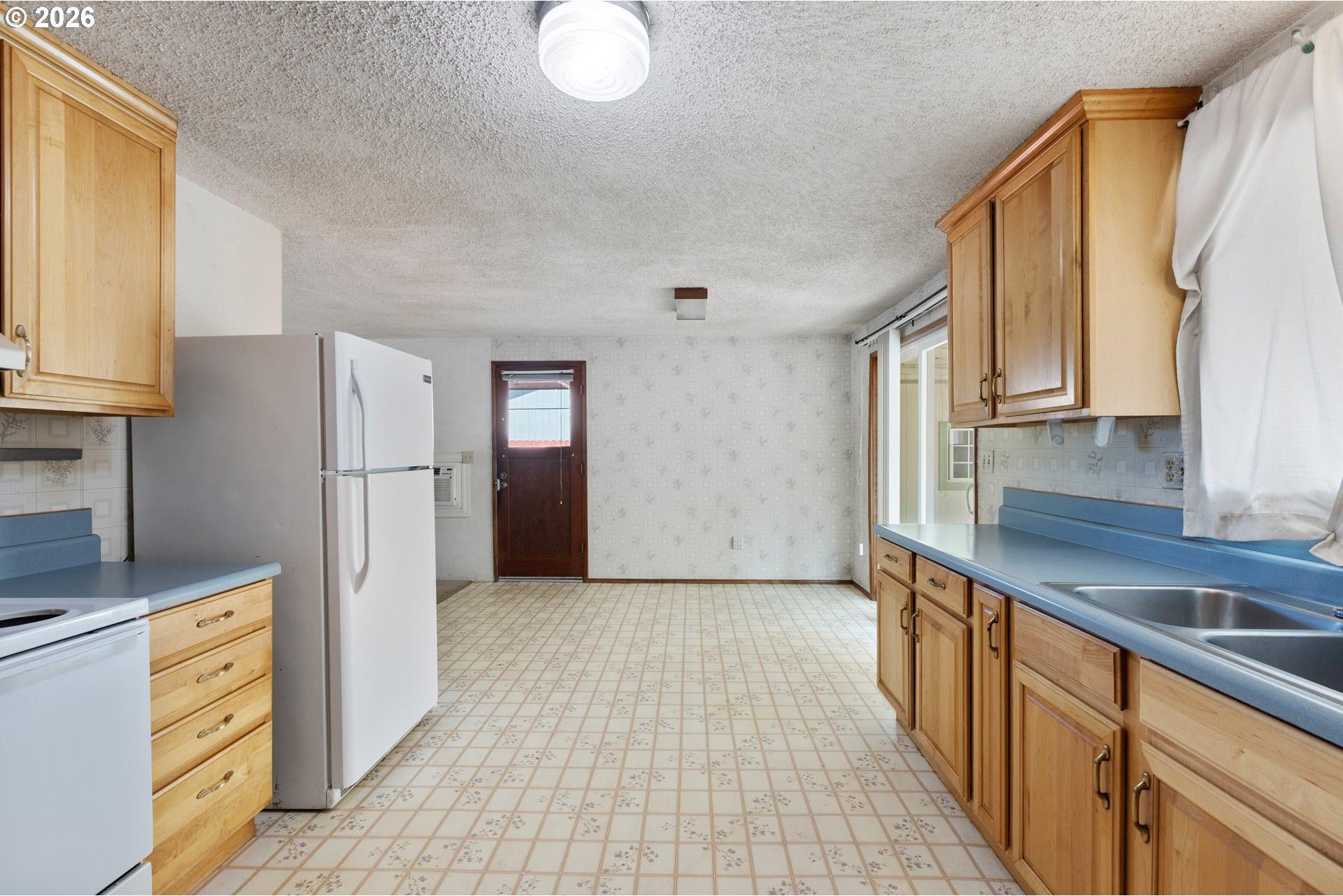 4545 Northeast Ridenour Street Winchester, OR 97495 - Photo 16 of 29 Gallery Image 16