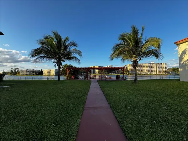 $1,800 | 1601 Northeast Miami Gardens Drive, Unit 103, Miami, FL 33179