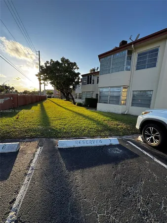 $1,800 | 1601 Northeast Miami Gardens Drive, Unit 103, Miami, FL 33179