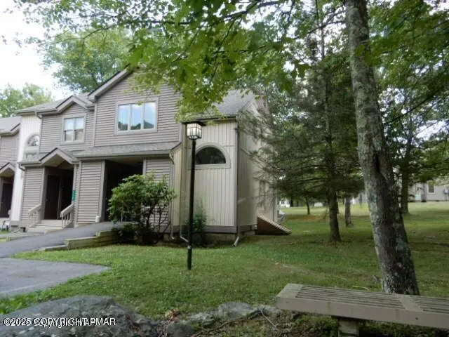 a view of a house with backyard and garden