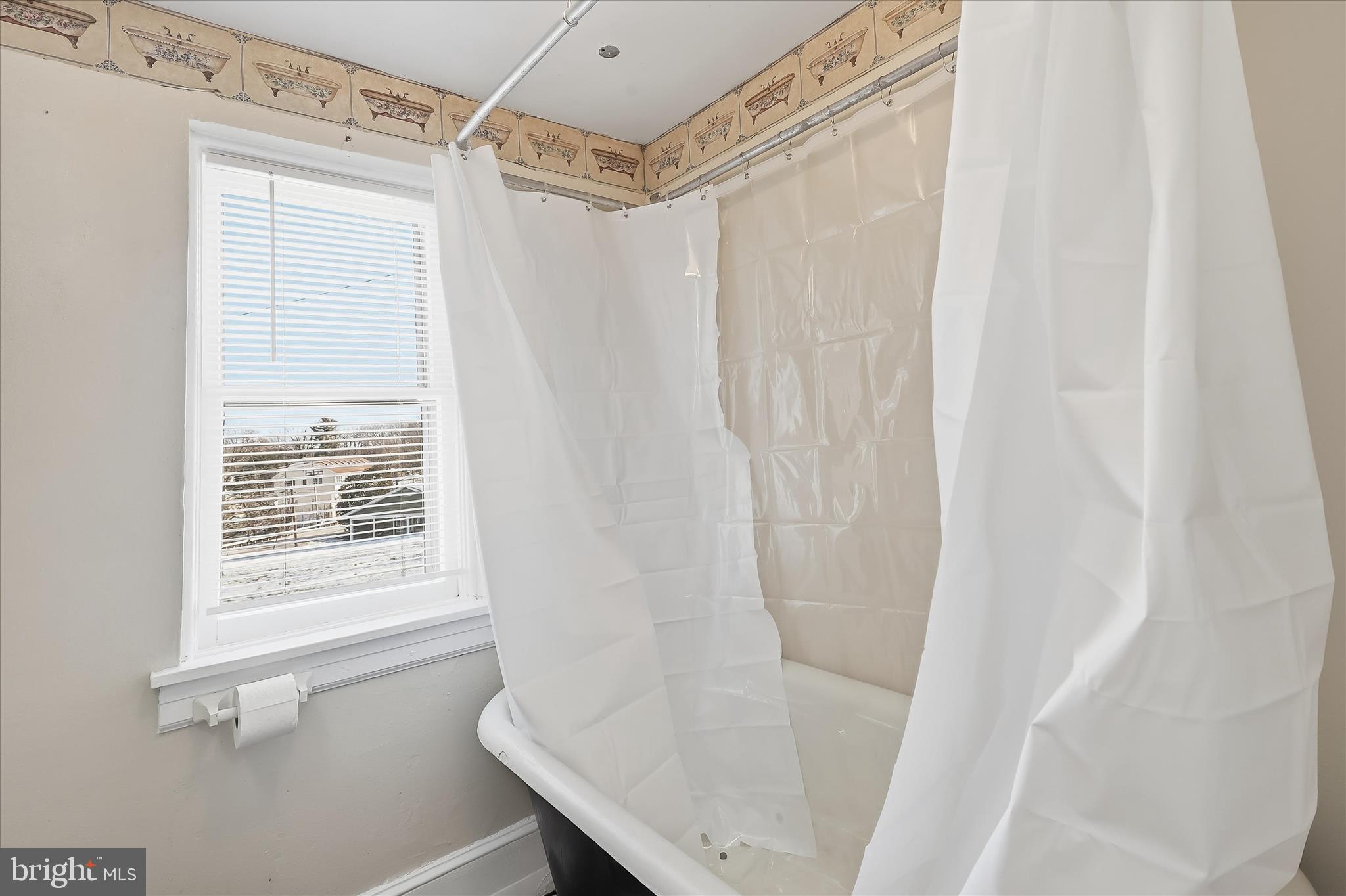 1810 Stone Chapel Road Westminster, MD 21157 - Photo 29 of 44 Claw foot tub