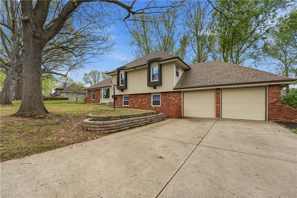 $379,000 | 1407 Southwest 5th Street, Lee's Summit, MO 64081