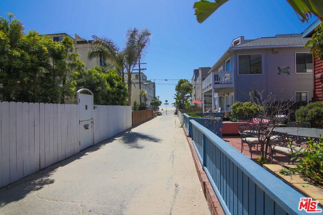 14 Mast Street Venice, CA 90292 - Photo 5 of 23