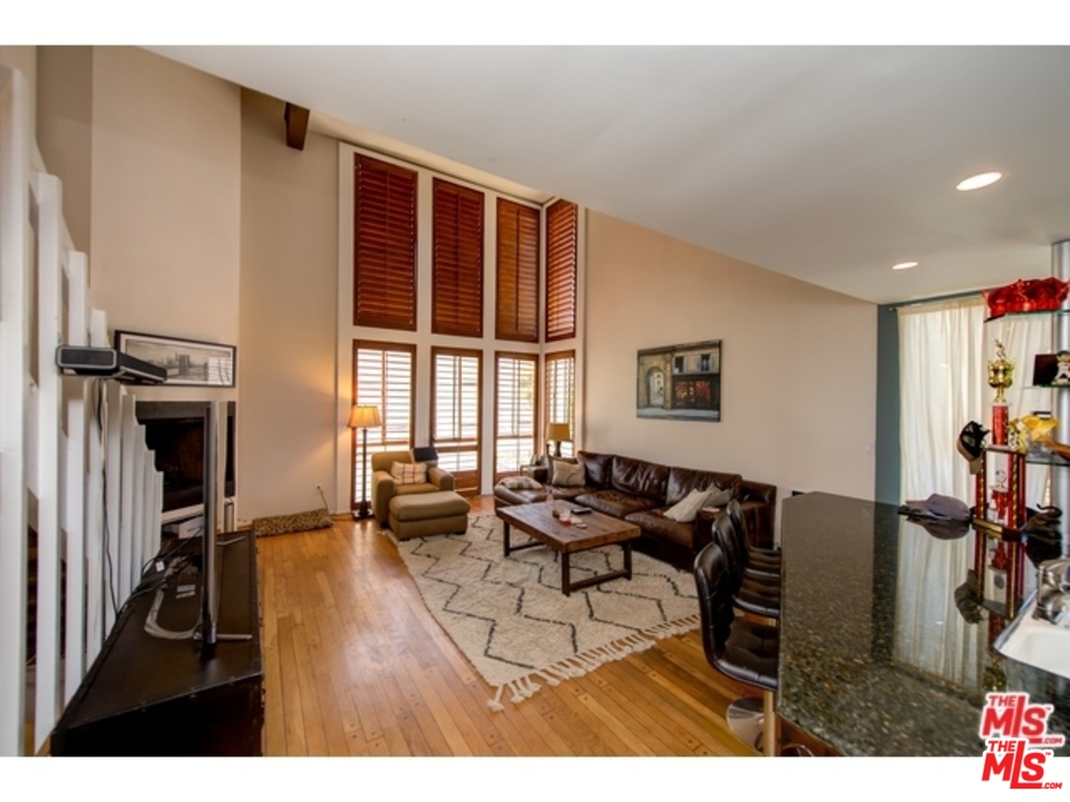 14 Mast Street Venice, CA 90292 - Photo 7 of 23