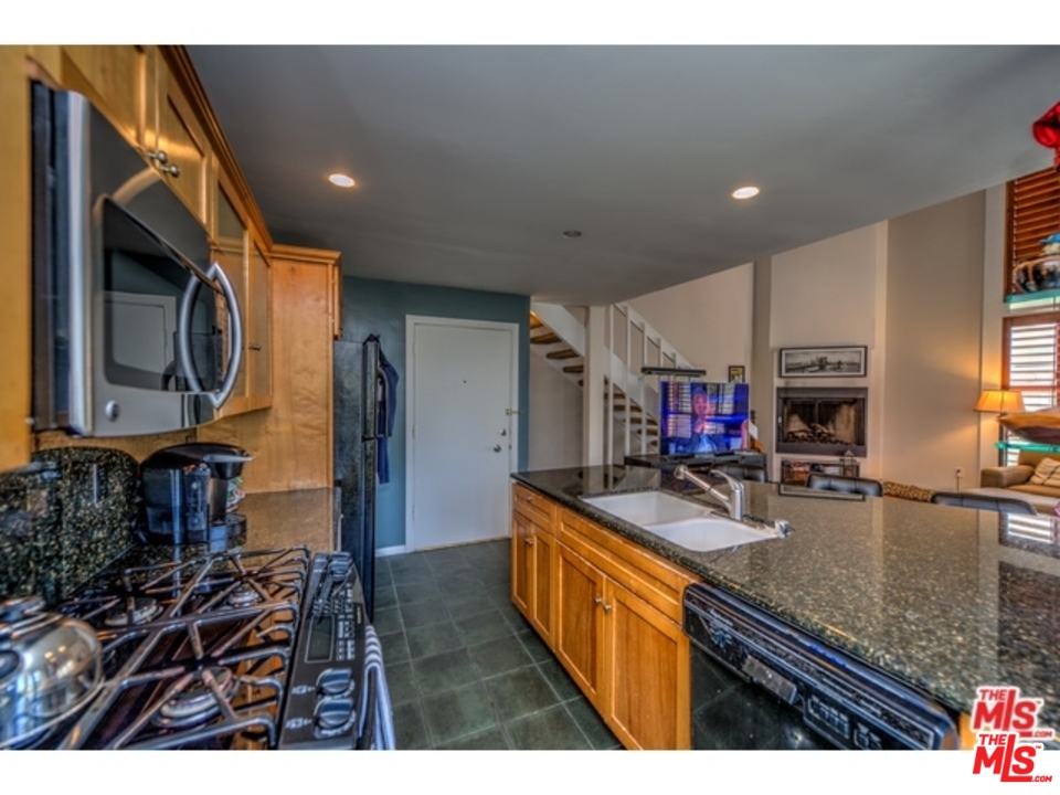 14 Mast Street Venice, CA 90292 - Photo 10 of 23