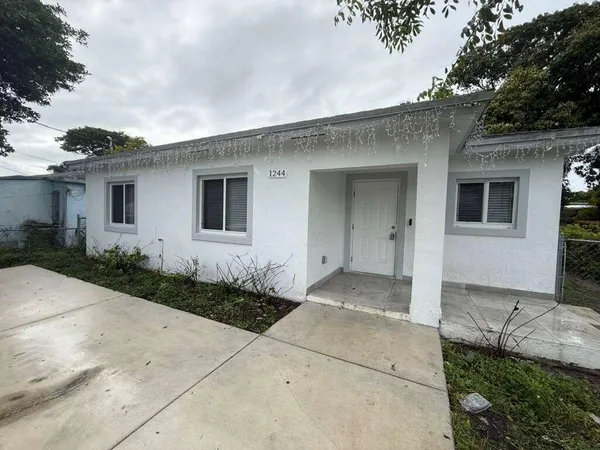 $3,900 | 1244 Northwest 71st Street, Miami, FL 33147