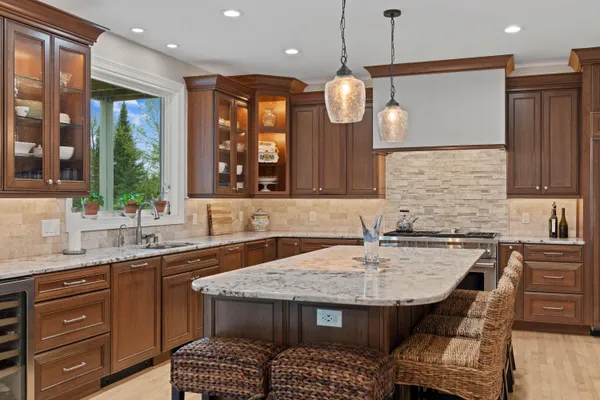 $1,099,900 | W303N8728 Woodland Drive, Merton, WI 53029