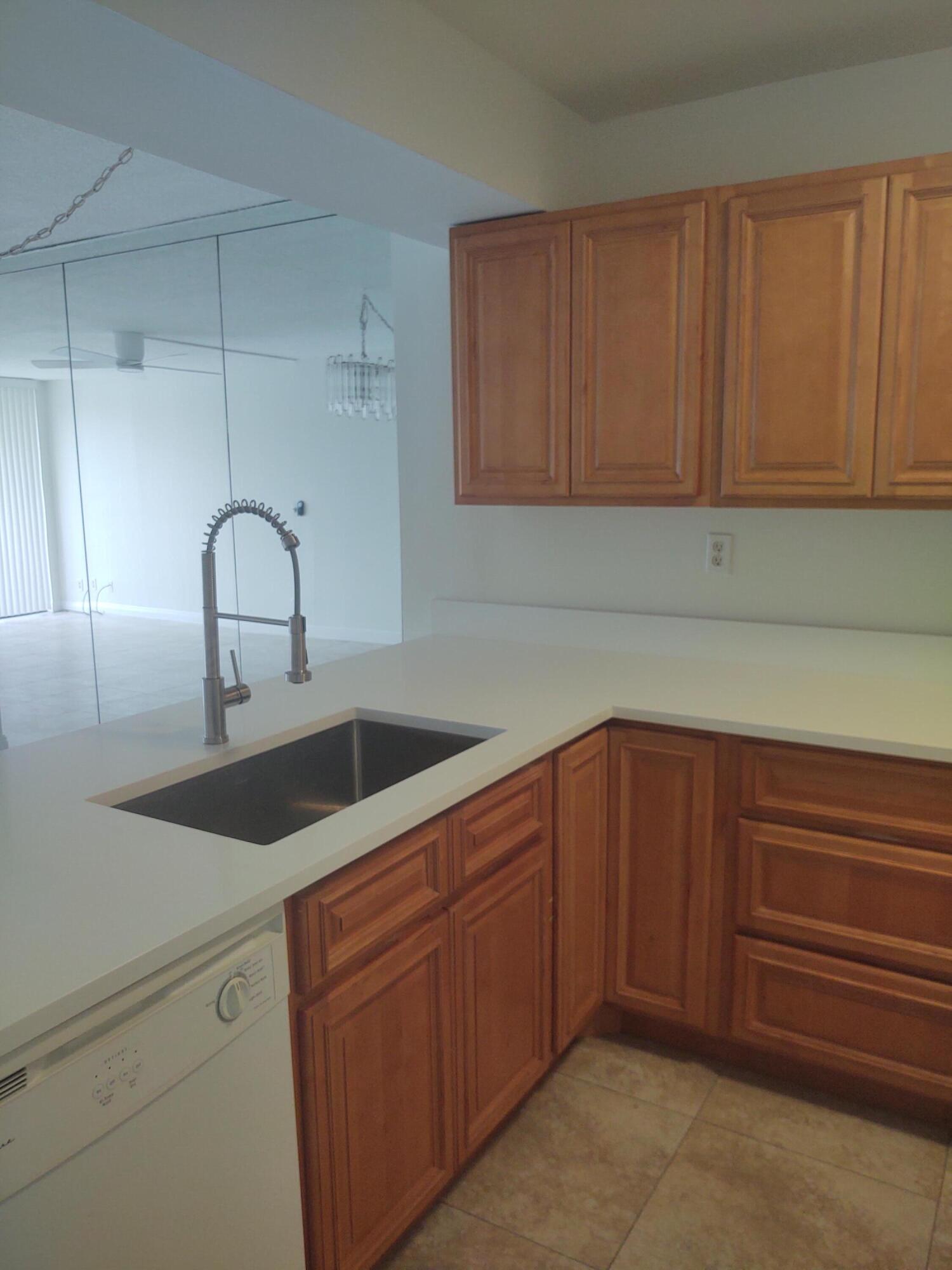 9 Royal Palm Way, Unit 2010 Boca Raton, FL 33432 - Photo 20 of 28 IMG_20260403_144524267