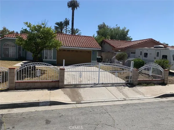 $3,000 | 1855 West 13th Street, San Bernardino, CA 92411