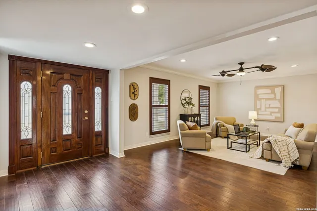 $875,000 | 100 Lochaven Lane, Castle Hills, TX 78213