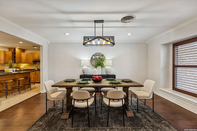 $875,000 | 100 Lochaven Lane, Castle Hills, TX 78213