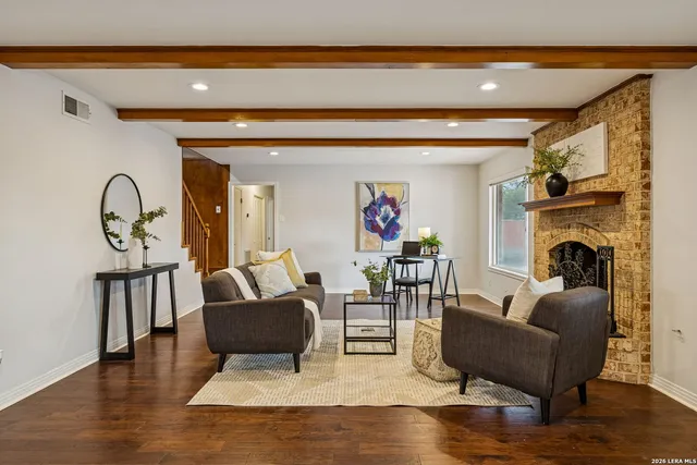 $875,000 | 100 Lochaven Lane, Castle Hills, TX 78213