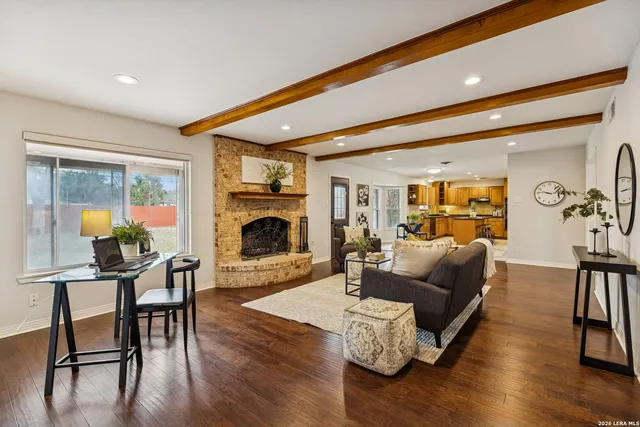 $875,000 | 100 Lochaven Lane, Castle Hills, TX 78213