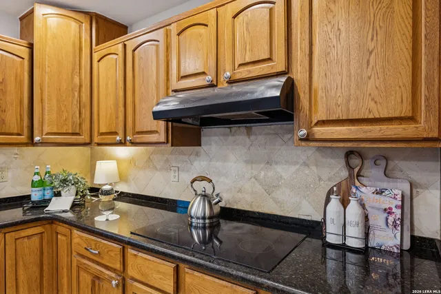 $875,000 | 100 Lochaven Lane, Castle Hills, TX 78213