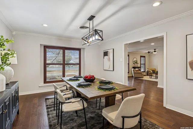 $875,000 | 100 Lochaven Lane, Castle Hills, TX 78213