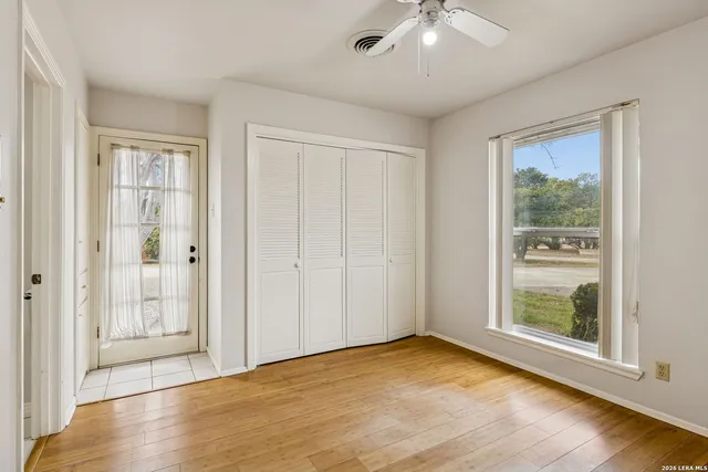 $875,000 | 100 Lochaven Lane, Castle Hills, TX 78213