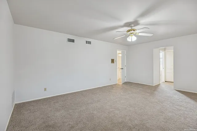 $875,000 | 100 Lochaven Lane, Castle Hills, TX 78213