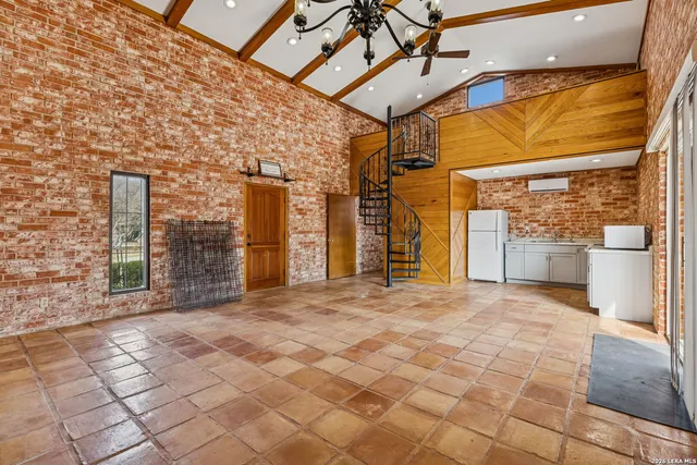 $875,000 | 100 Lochaven Lane, Castle Hills, TX 78213