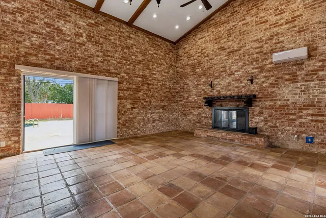 $875,000 | 100 Lochaven Lane, Castle Hills, TX 78213