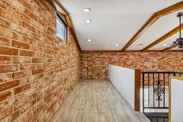 $875,000 | 100 Lochaven Lane, Castle Hills, TX 78213