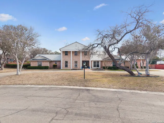 $875,000 | 100 Lochaven Lane, Castle Hills, TX 78213