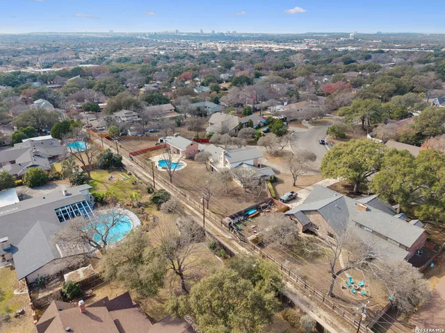 $875,000 | 100 Lochaven Lane, Castle Hills, TX 78213