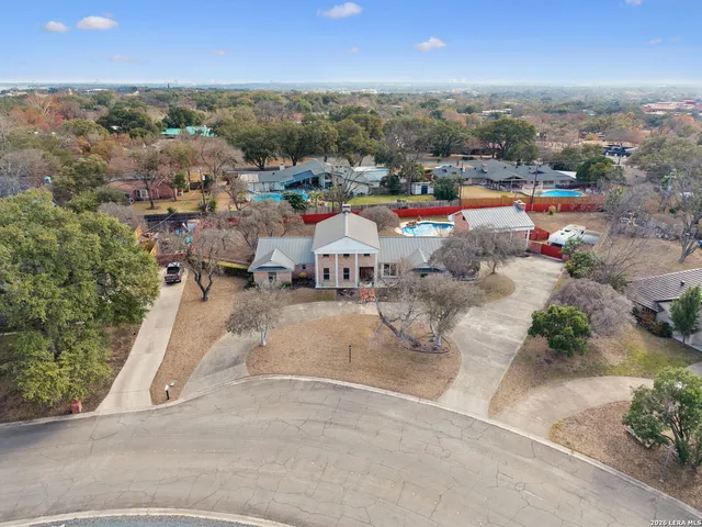 $875,000 | 100 Lochaven Lane, Castle Hills, TX 78213