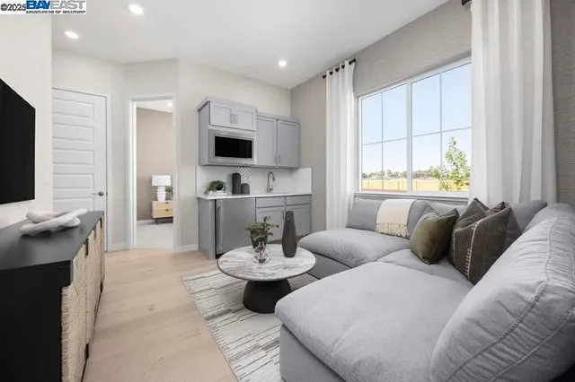 $1,193,762 | 527 East Fiorino Street, Mountain House, CA 95391