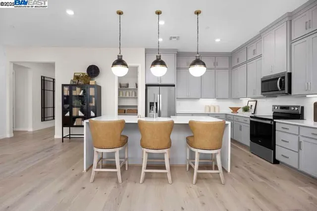 $1,193,762 | 527 East Fiorino Street, Mountain House, CA 95391