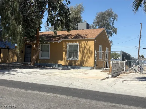 $2,000 | 611 Bell Drive, Las Vegas, NV 89101