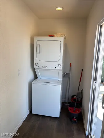 $2,000 | 611 Bell Drive, Las Vegas, NV 89101