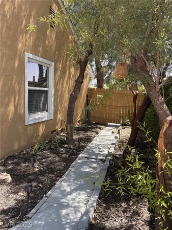 $2,000 | 611 Bell Drive, Las Vegas, NV 89101