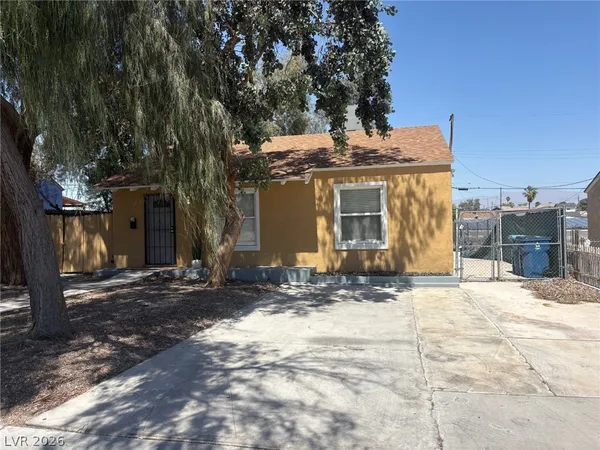 $2,000 | 611 Bell Drive, Las Vegas, NV 89101