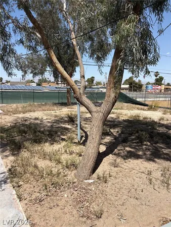 $2,000 | 611 Bell Drive, Las Vegas, NV 89101