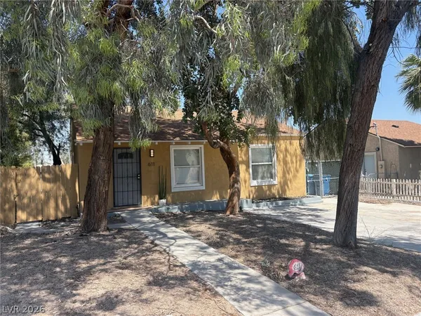 $2,000 | 611 Bell Drive, Las Vegas, NV 89101
